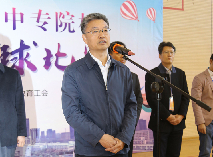 副校长侯文华在开幕式上致欢迎辞。.jpg